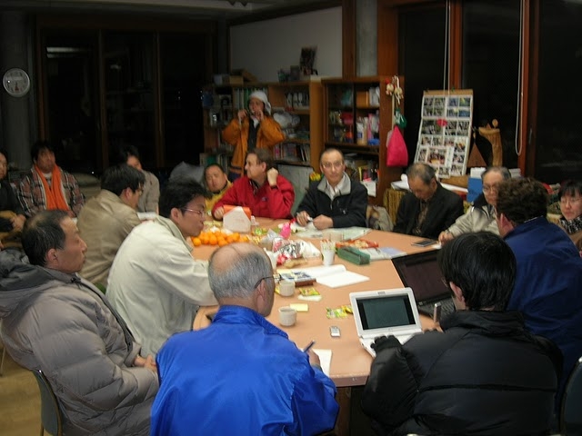  仙台市内キリスト教会支援ネットワークの会合に様々な救援団体が参加している。（写真提供：国際飢餓対策機構）