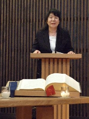 難キ連佐藤直子代表・事務局長＝２９日、信濃町教会礼拝堂で
