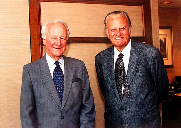 故ジョン・ストット博士（左）とビリー・グラハム牧師