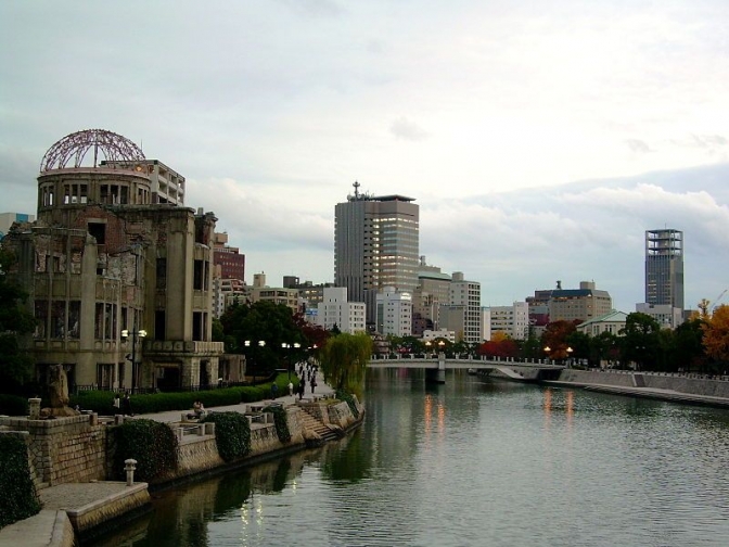 広島市原爆ドーム近辺の風景