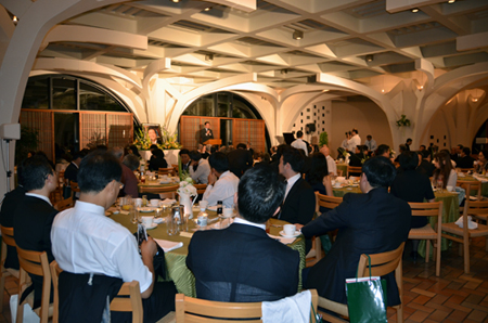 追悼晩餐会には全国各地の教会指導者ら約１００人が出席した＝２２日、東京都新宿区の淀橋教会で