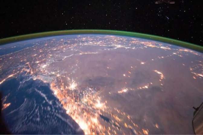  国際宇宙ステーションから撮影した宇宙空間から見た中東域の画像（写真提供：ＮＡＳＡ）