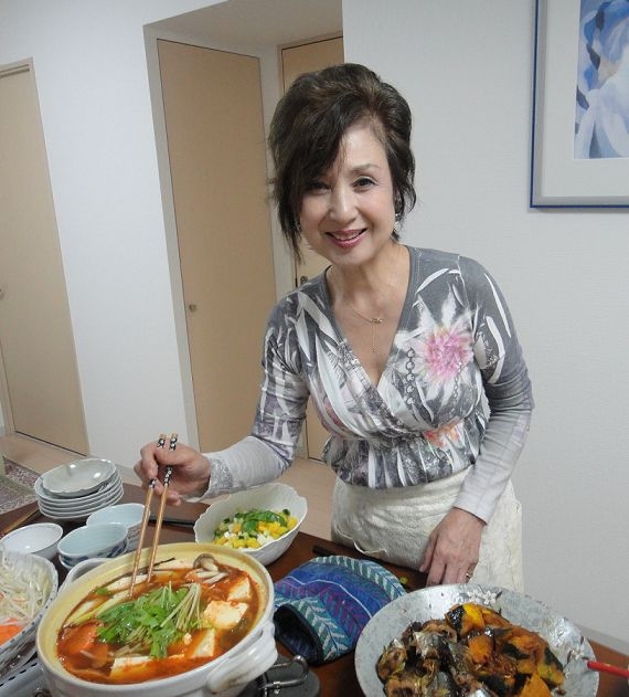 自宅で料理教室を開催している永野路子さん