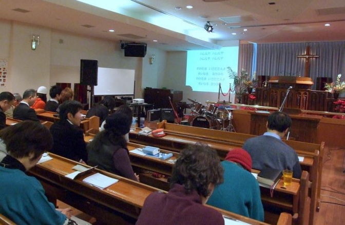 断食祈祷聖会の様子。２０１２年１月１７日、東京中央教会（東京都新宿区）で。