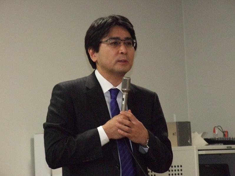 梶山恵司氏、２０１２年２月２日、弁護士会館（東京都千代田区）で。