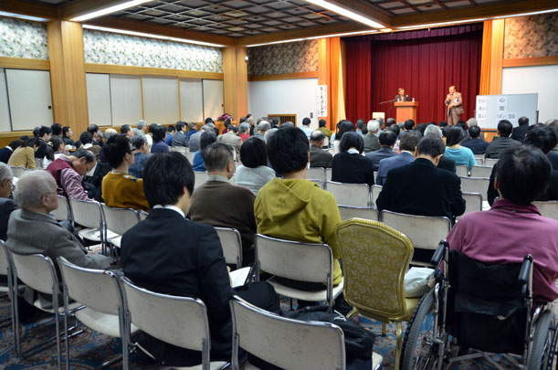 午後１時半からの信徒セミナーに集う教職信徒ら＝２２日、箱根ホテル小涌園で