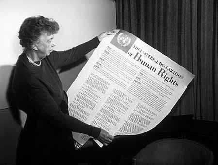 エレノア・ルーズベルトと世界人権宣言（1949年撮影）