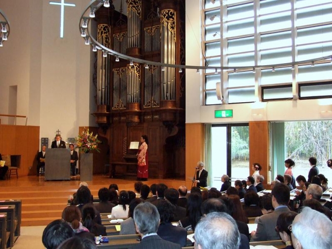 東京基督教大学卒業式の様子＝９日、東京基督教大学（千葉県印西市）で