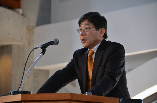 「内村鑑三と再臨運動」と題して講演する愛知教育大学教授の黒川知文氏＝２０日、東京都新宿区の淀橋教会で