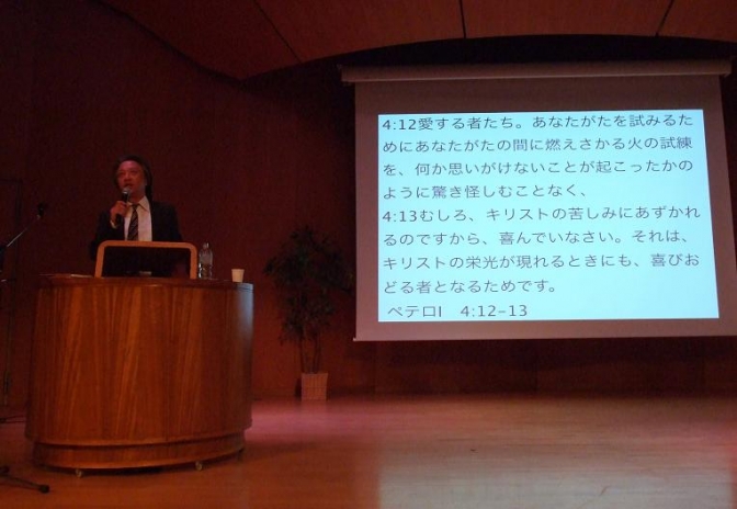 講演を行う佐藤彰氏。２０１２年３月３０日、クリスチャンアカデミー（東京都東久留米市で）。