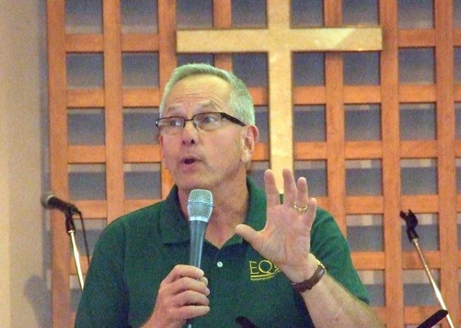 公開セミナーを行ったトム・アテマ氏。２０１２年４月２１日、聖書キリスト教会（東京都練馬区）で。