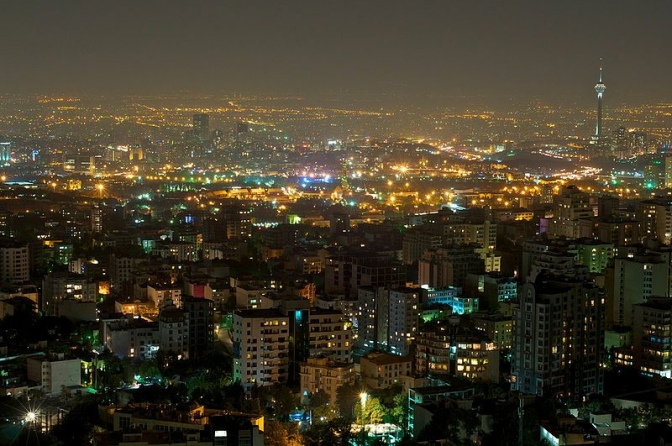  イラン首都テヘランの夜景