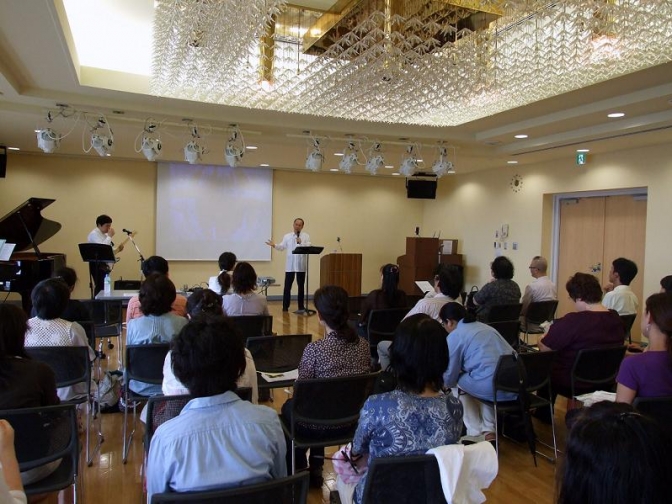 第６回実践いやし決起集会の様子。２０１２年７月１８日、北とぴあカナリアホール（東京都北区）で。