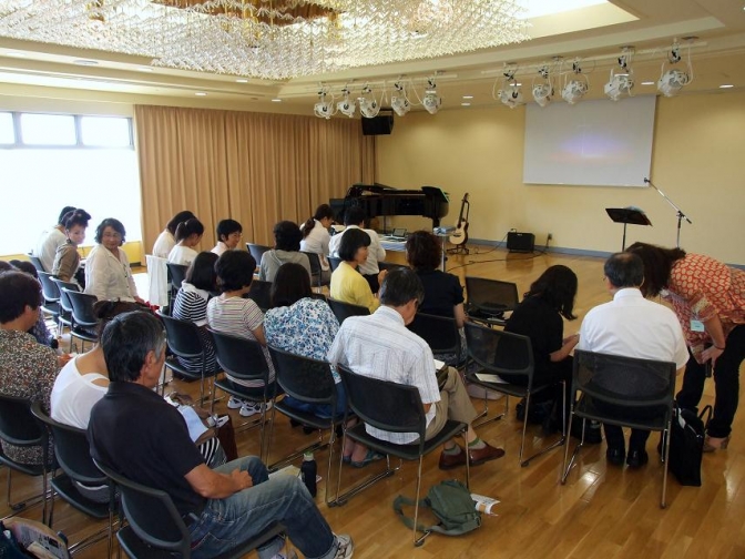 第７回実践いやし決起集会の様子。２０１２年８月１６日、北とぴあカナリアホール（東京都北区）で