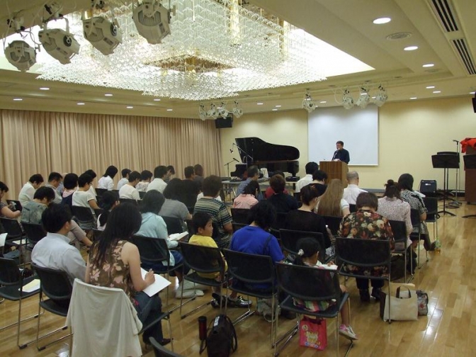 第８回実践いやし決起集会の様子。２０１２年９月１８日、東京都北区で。