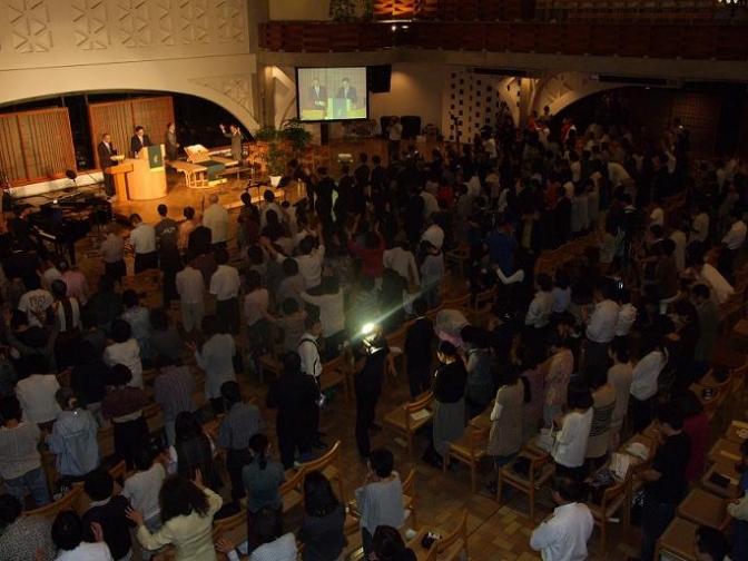 「神様の日本への愛聖会」の様子＝２０１２年１０月４日、淀橋教会（東京都新宿区）で