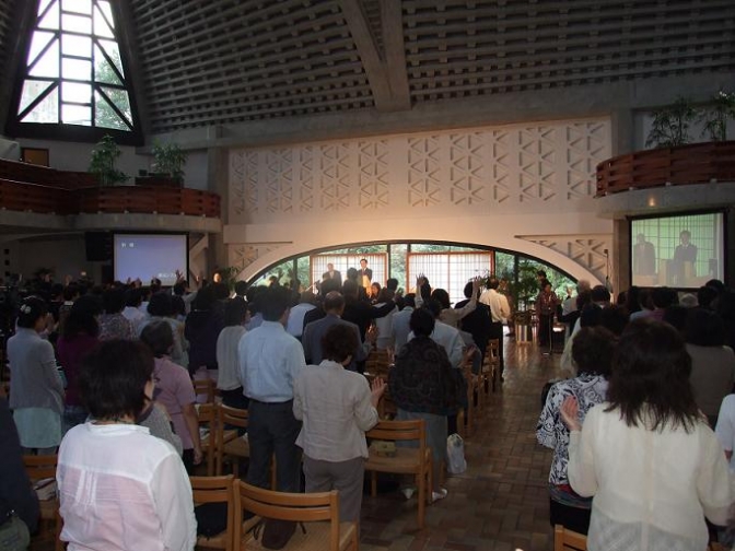 「神様の日本への愛聖会」の様子。２０１２年１０月５日、淀橋教会（東京都新宿区）で。